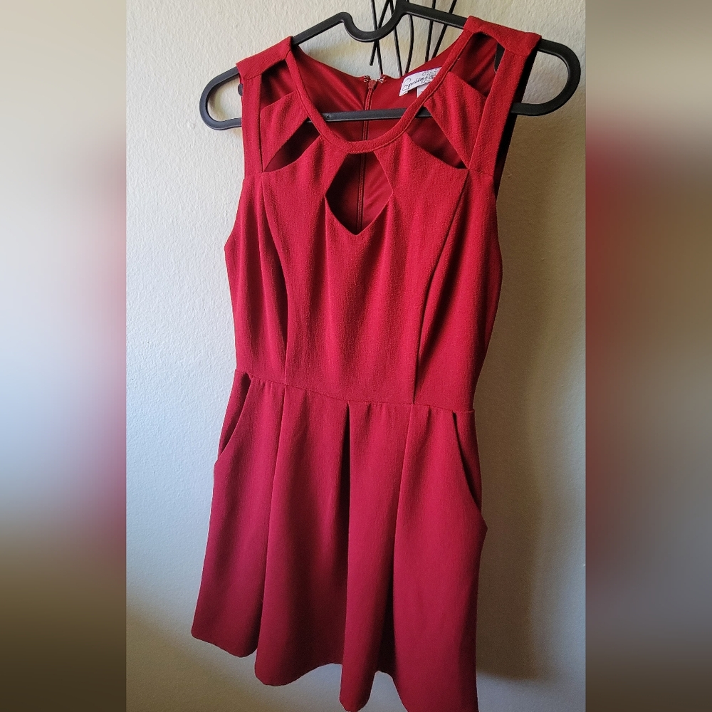 Elegant Red Sleeveless Dress